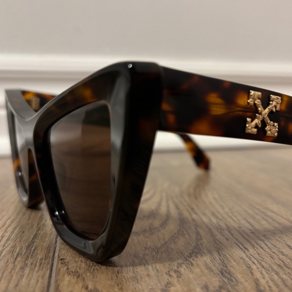 Off-White Tortoise Shell Sunglasses - Picture 1 of 10